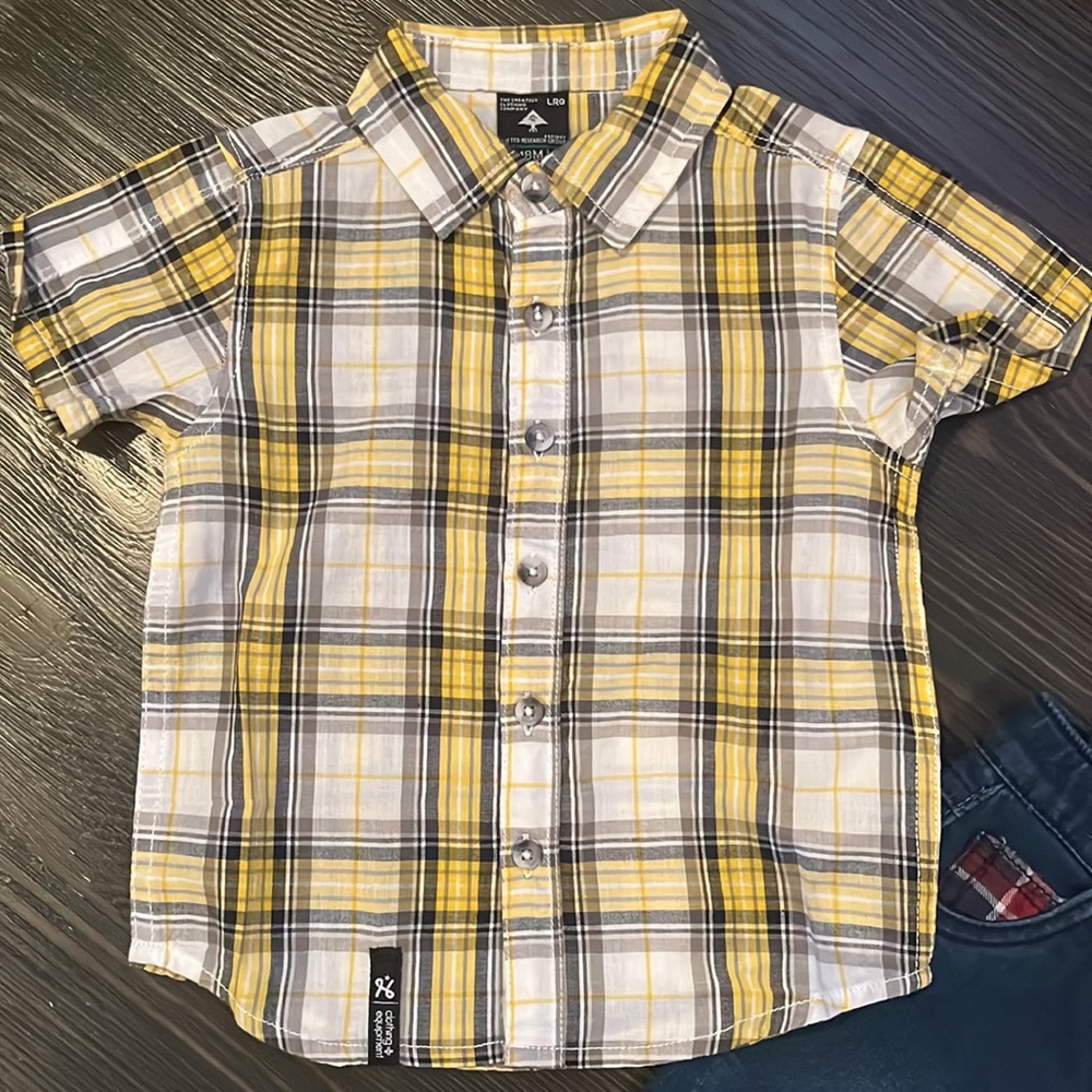 Button down and jeans - Picture 2 of 3